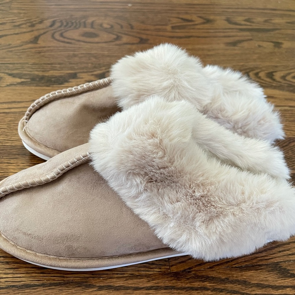 Fur slippers
